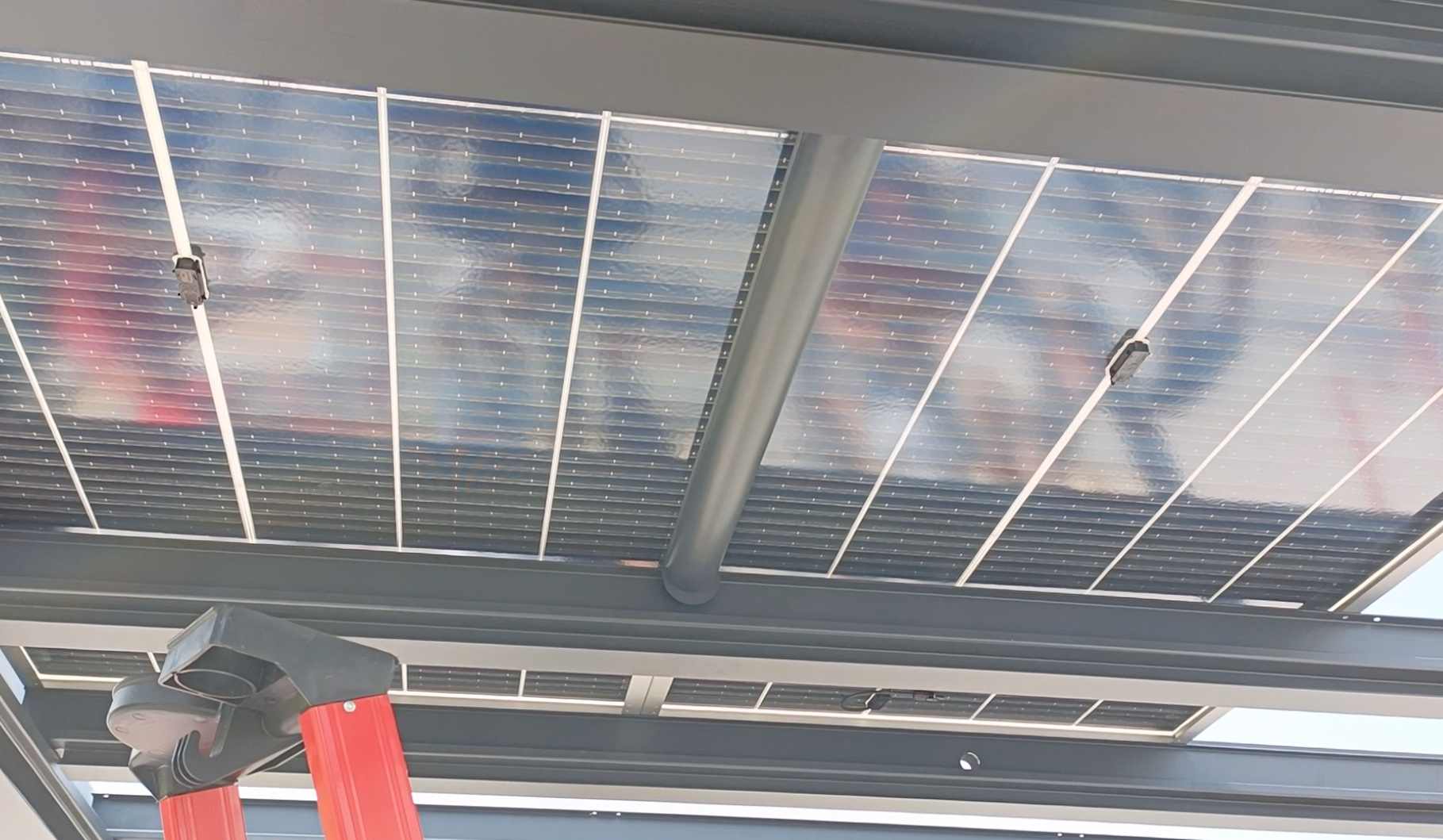 montage de panneaux carport solaire